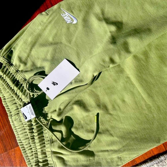 Nike Womens Green Sweatpants - Picture 3 of 3